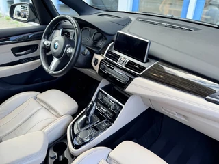 BMW 2 Serie Active Tourer 218i High Executive I Navigatie I Camera I Trekhaak I HUD I LED / 24
