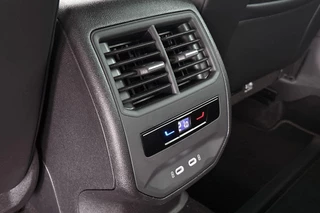 CUPRA Leon Sportstourer 1.4 e-Hybrid Achteruitrijcamera 18" Stoelverwarming Carplay / 34