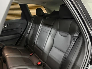 Volvo XC60 2.0 T5 Inscription | 250PK | Automaat | Leder | Camera | Trekhaak | Pano | Navi | 12,3” Digitaal Display / 42