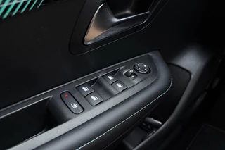 Peugeot 208 1.2T Allure Pack 100pk | Navigatie | Adaptive Cruise Control | Stoelverwarming | Climate Control | Achteruitrijcamera | LED koplampen | 3D Cockpit | 16'' Lichtmetalen velgen | Apple Carplay & Android Auto / 18