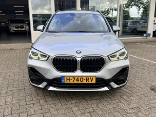 BMW X1 xDrive20i High Executive  | Afn. trekhaak | Pano | LED | Leder | Sportstoelen | Apple/Android | Stoelverwarming / 2