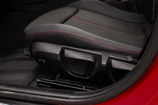 BMW 1-serie 125i Business+ | Sport Line | NL auto | Schuif-/kanteldak | Keyless entry | HiFi audio | Stoelverwarming | Xenon | Sportstuur | Navigatie Professional | Bluetooth | PDC / 39