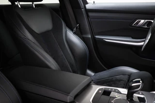 BMW 3-serie 318i M-Sport Executive Edition | AUDIO MEDIA- PACK | DRAADLOZE LADER | DAB | APPLE | CAMERA | 19" / 9