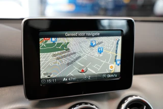 Mercedes-Benz GLA 200 Ambition  Panoramadak Navigatie Bi-Xenon / 17