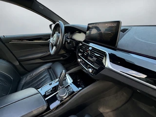 BMW 5 Series Touring 530e M sport PLUS panoramadak, electr trekhaak, lazer, VOL OPTIES! 1 e eigenaar, Origineel NL auto met nap / 31