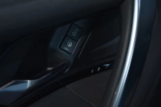 Land Rover Discovery Sport P300E 1.5 S LEDER / P.CAM./ APPLE CARPLAY / LED KOP / 13