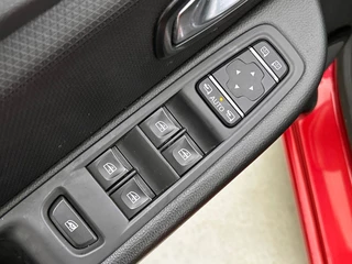 Renault Clio 0.9 TCe Bose | Trekhaak | Camera | Navigatie | Cruise Control | Climate Control | Parkeersensoren / 43
