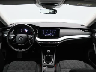 Skoda Octavia Combi 1.5 TSi 150 Pk First Edition | Stoelverwarming | Camera | Cruise Control | Navigatie | CarPlay | Matrix LED | 17 Inch | 60.639 Km !! / 31