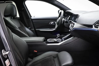 BMW 3-serie Touring M340i xDrive High Executive | DRIVING PROFESSIONAL PACK | LASER LED | PANORAMADAK | HEAD UP | STUURVERWARMING | EIBACH | CAMERA | 19" / 11