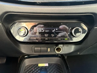 Toyota Aygo X 1.0 VVT-i MT Limited NL-AUTO 1E EIGENAAR CLIMA AD-CRUISE JBL-AUDIO APPLE/ANDROID CAMERA LM-VELGEN LED BI-TONE DRAADLOOS-LADEN / 18