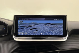 Peugeot 208 1.2 Hybrid 110 e-DCS6 Allure | 360° Camera | Navigatie | Apple Carplay & Android Auto | 16'' LM Velgen | Climate Control / 22
