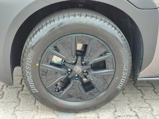 Toyota bZ4X Touring DYNAMIC LIMITED EDITION 75 kWh NIEUW DIRECT LEVERBAAR! 360° CAMERA STOEL/STUURVERW WARMTEPOMP BLIND SPOT EL-ACHTERKLEP KEYLESS NAVI PARK-SENSOREN APPLE/ANDROID / 36