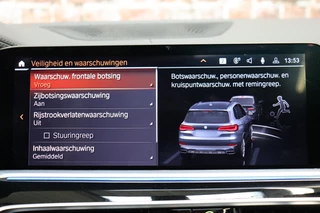 BMW X5 xDrive45e High Executive xLine Automaat  / Panoramadak / SOH 82% / Live Cockpit Professional / Trekhaak / Luchtvering / Stoelventilatie / Personal CoPilot Pack /  Comfortstoelen / Nappa Leder / Harman Kardon / Stoelverwarming / Head-Up Display / Active Steering / Individual Dashboard Leder / 36