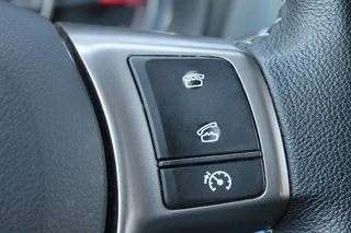 Toyota Yaris 1.3 VVT-I ASPIRATION Navigatie / Trekhaak / Cruise control / 26
