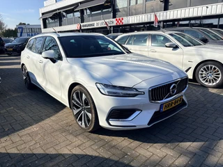 Volvo V60 2.0 T6 Recharge AWD R-Design / 360 camera / Panoramadak / Leder / head-up / Harman-Kardon / 7