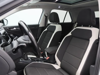 Volkswagen T-Roc 1.5 TSi Sport 150 Pk | Trekhaak | Adaptive Cruise | Camera | CarPlay | Panorama dak | 17 Inch | 159.197 Km !! / 8