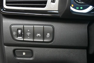 Kia Niro 1.6 GDi Hybrid 141pk DCT6 First Edition Navi | Camera | PDC | Cruise | Trekhaak | LMV / 16