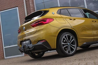 BMW X2 sDrive18i High Executive M-sport | 2e eigenaar | Driving Assistant | Panoramadak | 19 inch | Keyless entry | Head-up | Shadow line | HiFi audio | Stoelverwarming | Alcantara / 44