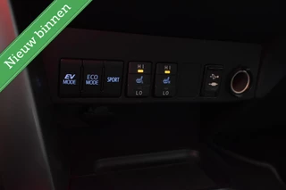 Toyota RAV4 2.5 Hybrid AWD Executive 1650KG TREKGEWICHT! LEDER/LED/NAVI/ETC.! / 30