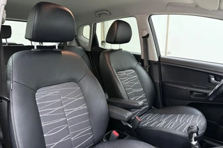 Kia Venga 1.6 CVVT DynamicPLusLine | Trekhaak | Cruise control | Airco | Achteruitrijcamera | Navigatie | Lichtmetalen velgen / 16