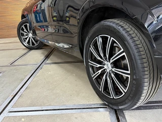 Volvo XC60 2.0 T5 Inscription | 250PK | Automaat | Leder | Camera | Trekhaak | Pano | Navi | 12,3” Digitaal Display / 46