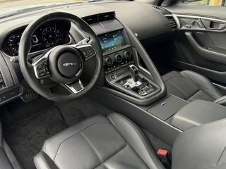 Jaguar F-TYPE P300 RWD R-Dynamic / 4