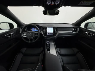 Volvo XC60 2.0 T6 Plug-in hybrid AWD Plus Dark / 28