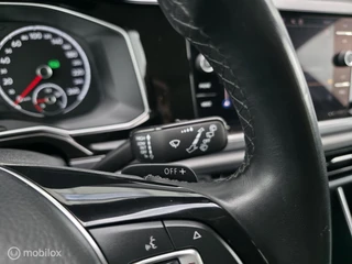 Volkswagen Polo 1.0 TSI R-Line / Navi / Camera / Carplay / 17
