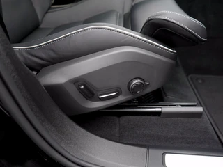 Volvo XC60 2.0 T6 AWD+ Black Edition Leder | Pano | 360 cam | Lighting Pack / 21