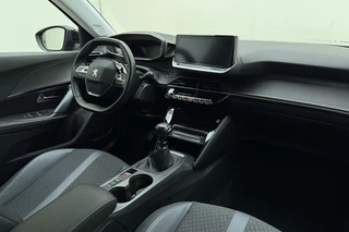 Peugeot 2008 1.2 Turbo 100pk Allure | Trekhaak | Navigatie | Achteruitrijcamera | Climate control | Parkeersensoren | Lichtmetalen velgen / 4
