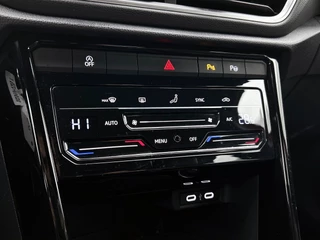 Volkswagen T-Roc 1.0 TSI R-Line | Camera | CarPlay | Adaptive Cruise | Digital Dash / 17