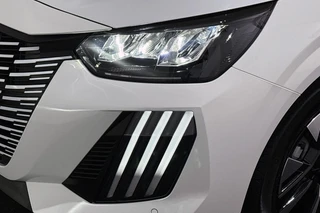 Peugeot 208 1.2 Hybrid 100 e-DCS6 Allure / 18