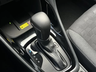 Toyota Yaris 1.5 Hybrid 115 Dynamic LM-VELGEN 16'' APPLE/ANDROID LED NAVI KEYLESS CAMERA CLIMATE PRIVACY GLASS NL-AUTO / 26