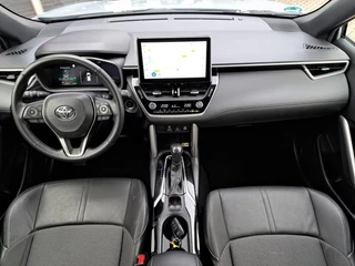 Toyota Corolla Cross 2.0 HYBRID 184PK FIRST-EDITION BLIND-SPOT EL-ACHTERKLEP LM-VELGEN KEYLESS PARK-SENSOREN STOELVERW DRAADLOOS-LADEN AD-CRUISE BLUETOOTH / 11